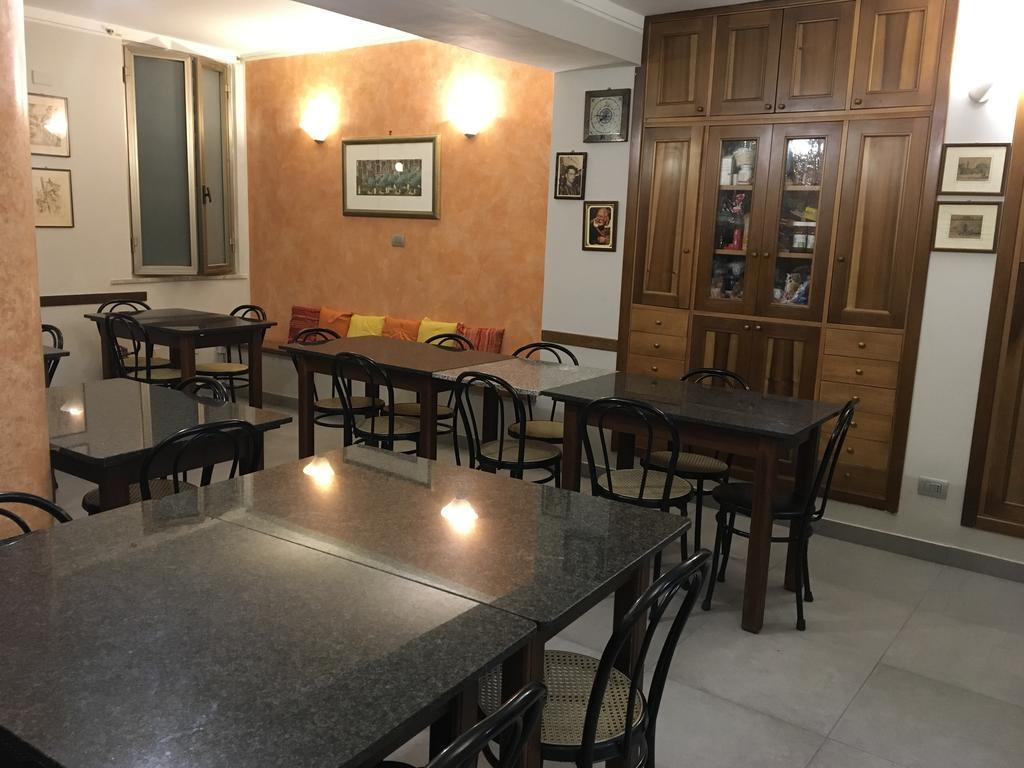 פוליניו Hotel Bolognese מראה חיצוני תמונה